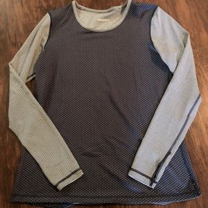 3/$12💙🤍Reversible long sleeve top 🤍💙